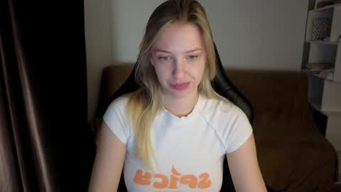 Snapshot of mmm_banana chatting on 24, 12, 2024 Lili online show from 24, 12, 2024