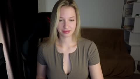 Snapshot of mmm_banana chatting on 28, 12, 2024 Lili online show from 28, 12, 2024