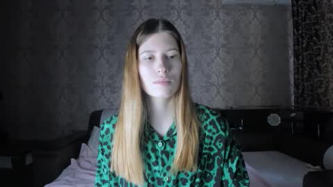 Snapshot of mmm_banana chatting on 8, 10, 2025 Lili online show from 8, 10, 2025