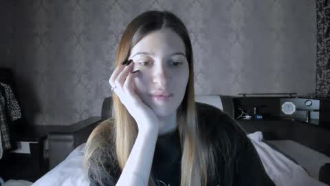 Snapshot of mmm_banana chatting on 28, 11, 2025 Lili online show from 28, 11, 2025