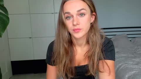 mmminnie online show from 24, 10, 2025