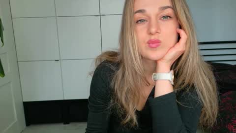 mmminnie online show from 7, 4, 2026