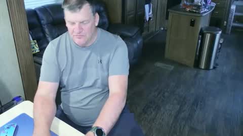 Snapshot of mmmthatsfunnn chatting on 27, 10, 2025 mmmthatsfunnn online show from 27, 10, 2025