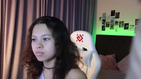 Snapshot of moco_choco chatting on 12, 10, 2025 moco_choco online show from 12, 10, 2025