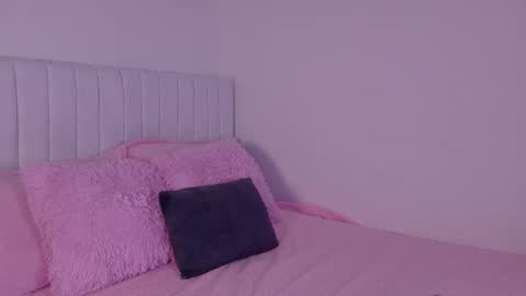 Snapshot of modelross07 chatting on 19, 5, 2026 zoe ross online show from 19, 5, 2026