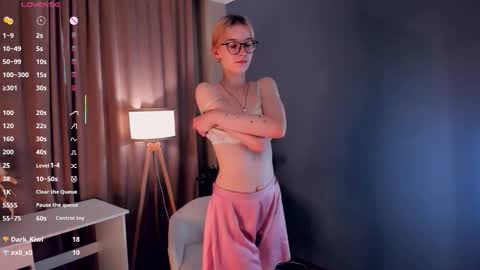 Snapshot of moirebroady chatting on 8, 10, 2025 Laura online show from 8, 10, 2025