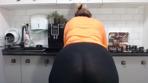 Snapshot of mojjo_erika chatting on 14, 1, 2025 erika online show from 14, 1, 2025