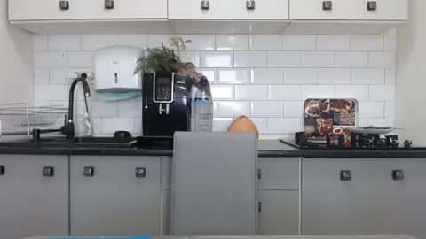 Snapshot of mojjo_erika chatting on 18, 1, 2025 erika online show from 18, 1, 2025