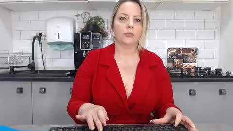 Snapshot of mojjo_erika chatting on 31, 1, 2025 erika online show from 31, 1, 2025