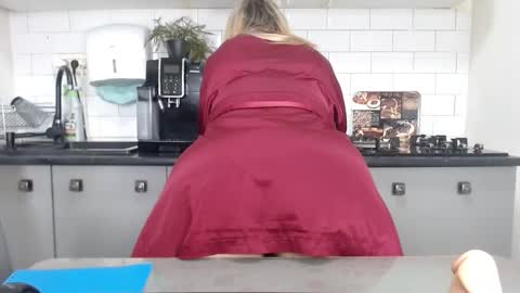 Snapshot of mojjo_erika chatting on 2, 3, 2025 erika online show from 2, 3, 2025