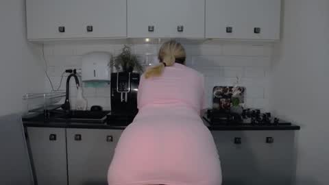 Snapshot of mojjo_erika chatting on 14, 9, 2025 erika online show from 14, 9, 2025