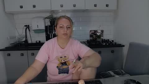 Snapshot of mojjo_erika chatting on 22, 9, 2025 erika online show from 22, 9, 2025