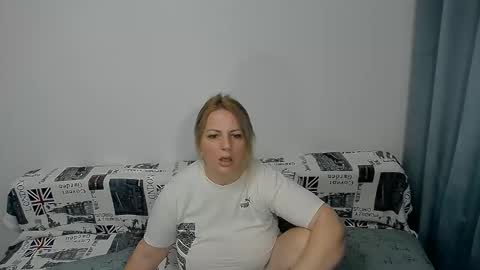 Snapshot of mojjo_erika chatting on 12, 10, 2025 erika online show from 12, 10, 2025