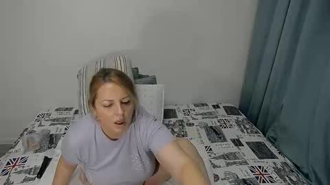 Snapshot of mojjo_erika chatting on 9, 11, 2025 erika online show from 9, 11, 2025