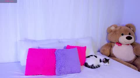 Snapshot of moll1e_ chatting on 14, 6, 2026 M o L l i E online show from 14, 6, 2026