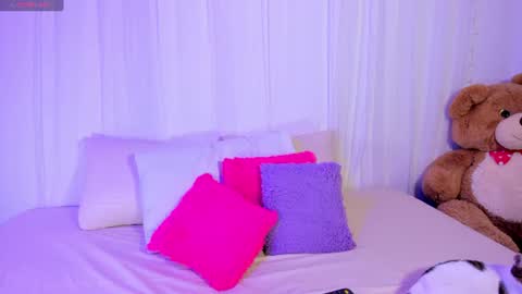 Snapshot of moll1e_ chatting on 16, 7, 2026 M o L l i E online show from 16, 7, 2026