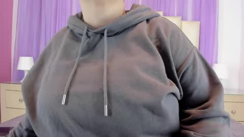 Snapshot of molliebue1 chatting on 29, 12, 2024 Hey Guys Im Mollie online show from 29, 12, 2024