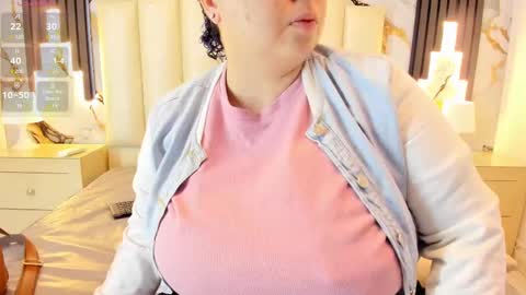 Snapshot of molliebue1 chatting on 16, 2, 2025 Hey Guys Im Mollie online show from 16, 2, 2025