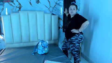 Snapshot of molliebue1 chatting on 4, 11, 2025 Hey Guys Im Mollie online show from 4, 11, 2025