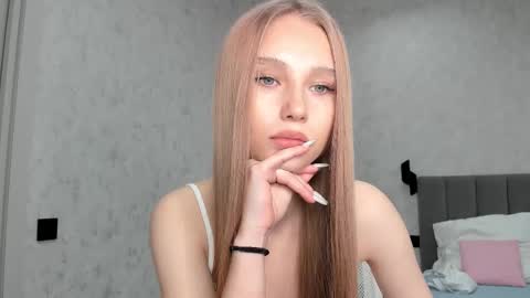 Snapshot of molly_555 chatting on 11, 11, 2025 Sima online show from 11, 11, 2025