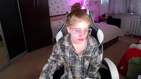 Molly Prvt is open online show from 30, 4, 2026