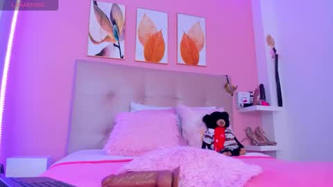 Snapshot of molly_h0t chatting on 13, 11, 2025 online show from 13, 11, 2025