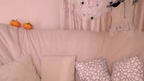 molly_kisss online show from 18, 10, 2025