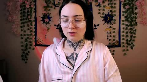 Snapshot of molly_kisss chatting on 13, 5, 2026 molly_kisss online show from 13, 5, 2026