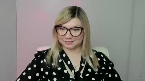 Molly online show from 9, 10, 2025