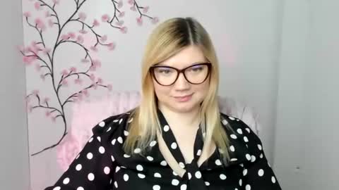 Snapshot of molly_moree chatting on 18, 12, 2025 Molly online show from 18, 12, 2025