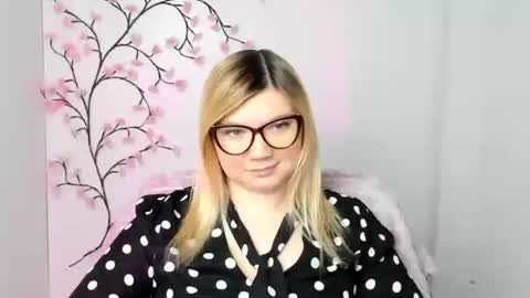 Snapshot of molly_moree chatting on 21, 12, 2025 Molly online show from 21, 12, 2025