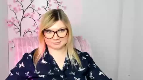 Snapshot of molly_moree chatting on 5, 1, 2026 Molly online show from 5, 1, 2026