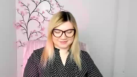 Snapshot of molly_moree chatting on 6, 1, 2026 Molly online show from 6, 1, 2026