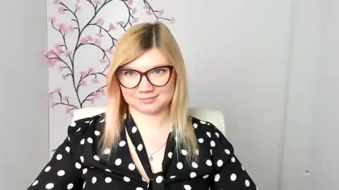 Snapshot of molly_moree chatting on 5, 2, 2026 Molly online show from 5, 2, 2026