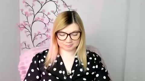 Molly online show from 31, 3, 2026