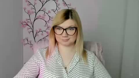 Snapshot of molly_moree chatting on 23, 4, 2026 Molly online show from 23, 4, 2026
