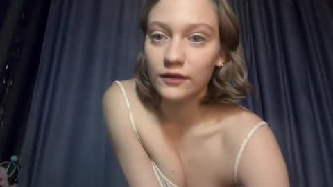 molly_poly online show from 4, 11, 2025