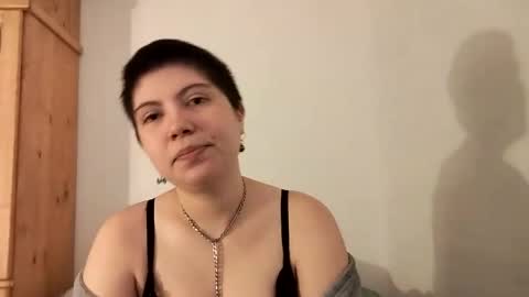 Snapshot of molly_popp chatting on 8, 11, 2025 Molly Pop online show from 8, 11, 2025