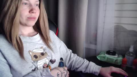 I have new photos come and see with love Molly online show from 7, 11, 2025