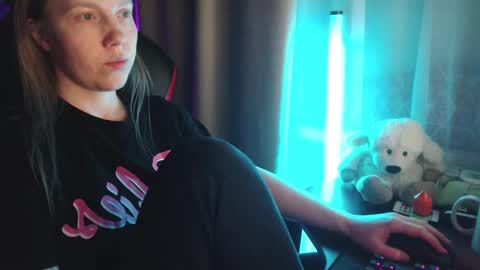 I have new photos come and see with love Molly online show from 5, 1, 2026