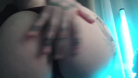 I have new photos come and see with love Molly online show from 12, 1, 2026