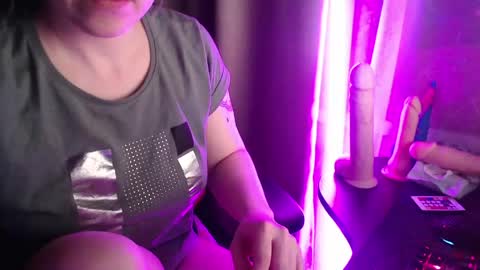 I have new photos come and see with love Molly online show from 12, 4, 2026