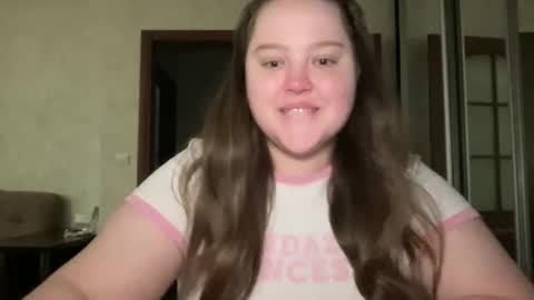 Snapshot of mollyas chatting on 24, 9, 2025 Alice online show from 24, 9, 2025