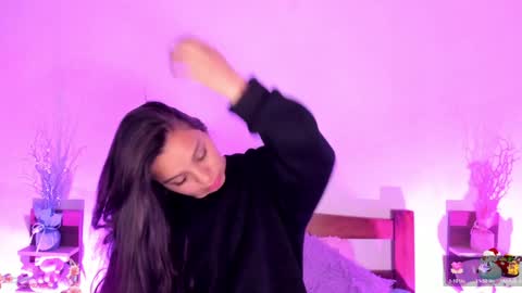 Snapshot of mollylewis18 chatting on 10, 1, 2025 New girl Emily Valentina Michelle online show from 10, 1, 2025