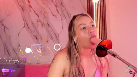 Snapshot of mollylewis18 chatting on 14, 9, 2025 New girl Emily Valentina Michelle online show from 14, 9, 2025