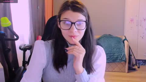  KIRA  online show from 6, 4, 2026