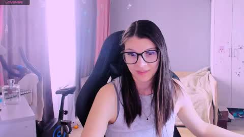  KIRA  online show from 20, 4, 2026