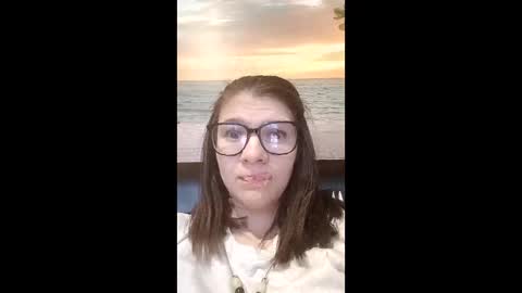 Snapshot of mollylollipop20 chatting on 30, 5, 2026 KIRA online show from 30, 5, 2026