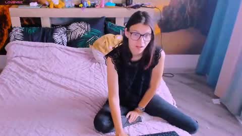  KIRA  online show from 2, 7, 2026
