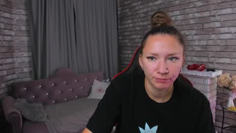 hi im Molly heregreat boobs big heart  warm pussy  online show from 14, 10, 2025